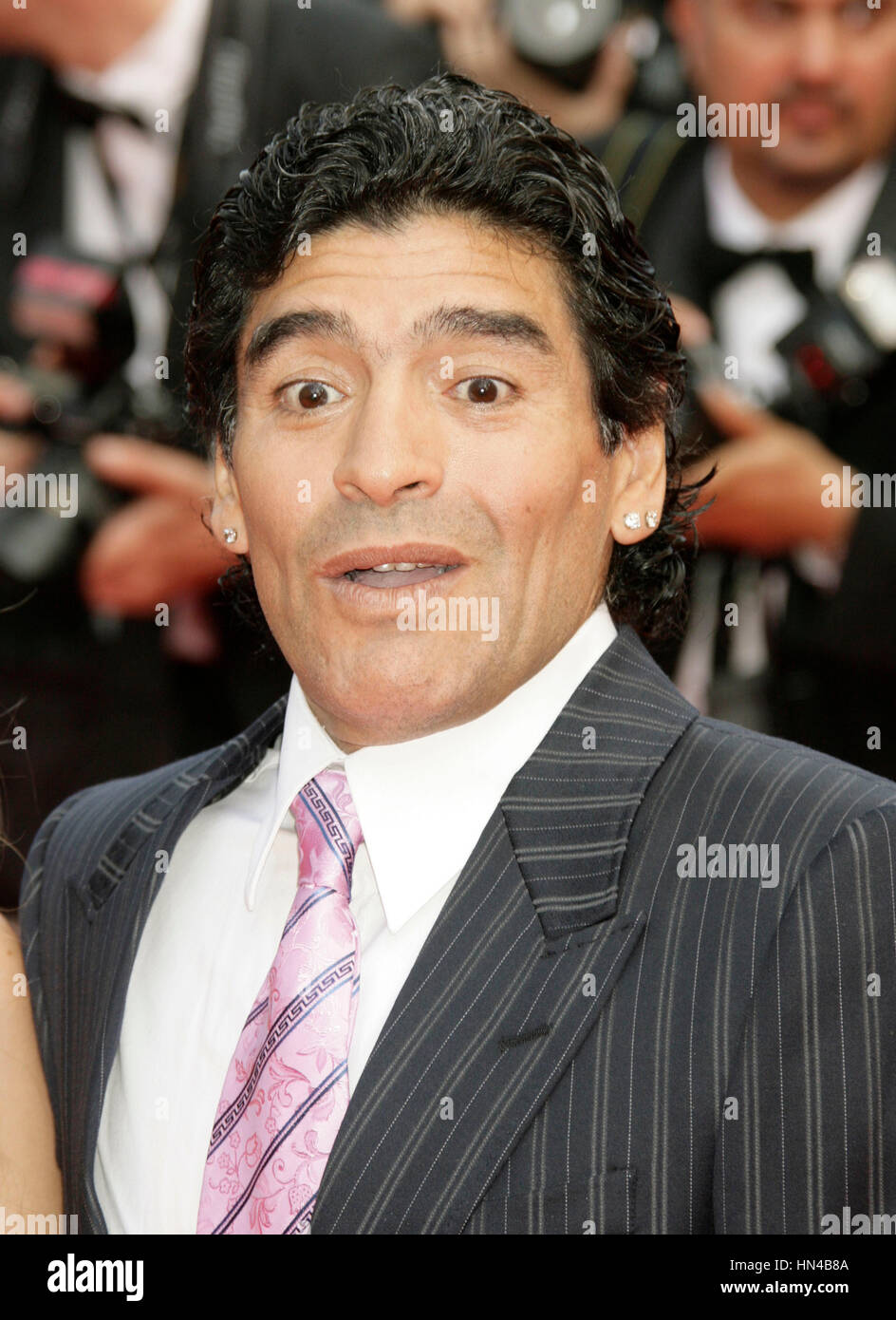 Diego Maradona kommt am Palais des Festivals für die Premiere des Films Che bei den 61. Internationalen Filmfestspielen am 21. Mai 2008 in Cannes, Frankreich. Foto von Francis Specker Stockfoto