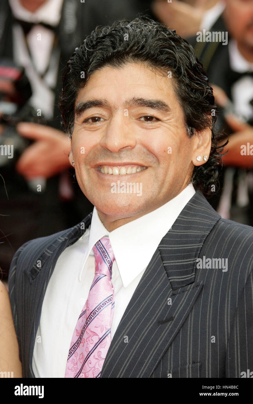 Diego Maradona kommt am Palais des Festivals für die Premiere des Films Che bei den 61. Internationalen Filmfestspielen am 21. Mai 2008 in Cannes, Frankreich. Foto von Francis Specker Stockfoto