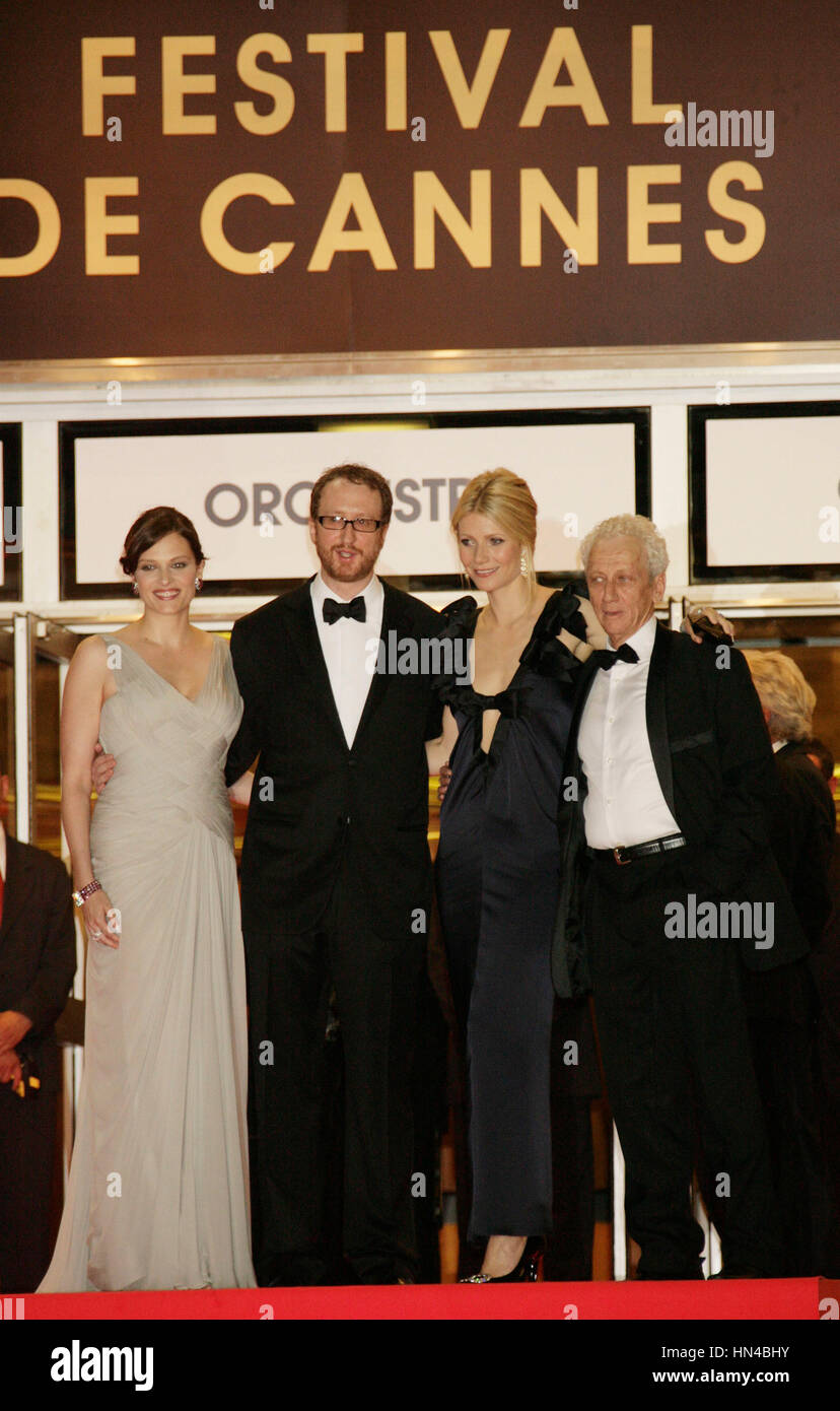 (L-R) Vinessa Shaw, Regisseur James Gray, Gwyneth Paltrow und Moshonov Moni kommen bei der Premiere des Films, Liebespaar, im Palais des Festivals bei den 61. Internationalen Filmfestspielen am 19. Mai 2008 in Cannes, Frankreich. Foto von Francis Specker Stockfoto