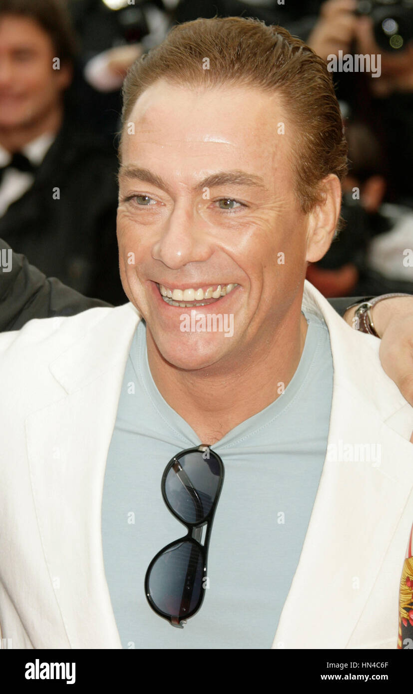 Jean Claude Van Damme kommt bei der Un Conte De Noel-Premiere am Palais des Festivals während der 61. Internationalen Filmfestspiele von Cannes am 16. Mai 2008 in Cannes, Frankreich. Foto von Francis Specker Stockfoto