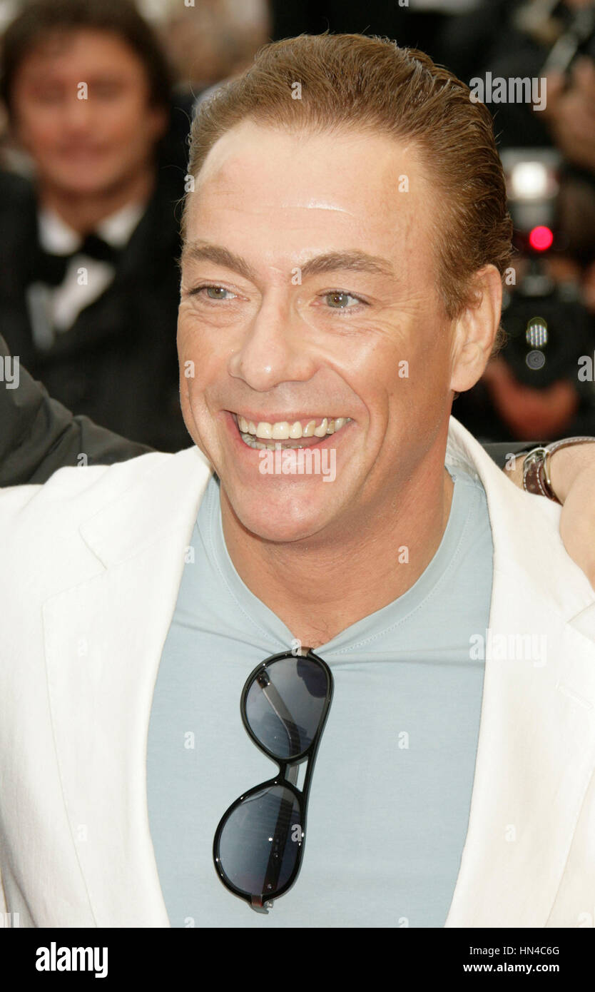 Jean Claude Van Damme kommt bei der Un Conte De Noel-Premiere am Palais des Festivals während der 61. Internationalen Filmfestspiele von Cannes am 16. Mai 2008 in Cannes, Frankreich. Foto von Francis Specker Stockfoto