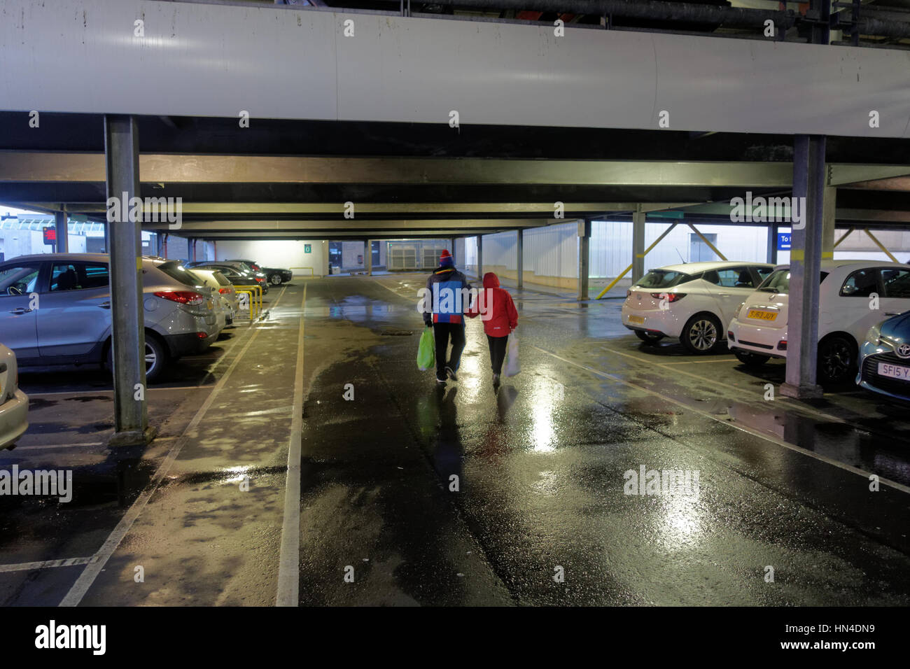 Parkplatz-Szene-Shopper Stockfoto