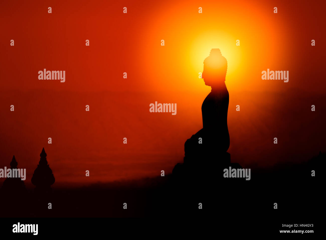 Silhouette des Buddha, buddhistische Schatten mit Weisheit erleuchten Licht verbreiten. Stockfoto