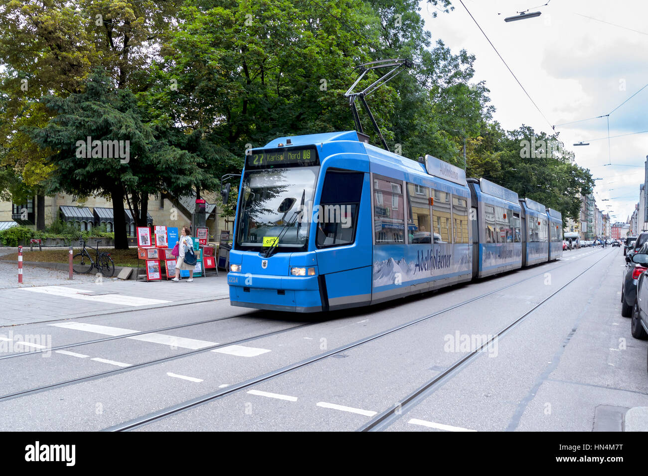 München, Deutschland - 6. August 2016: Straßenbahn auf den Straßen von München Stockfoto