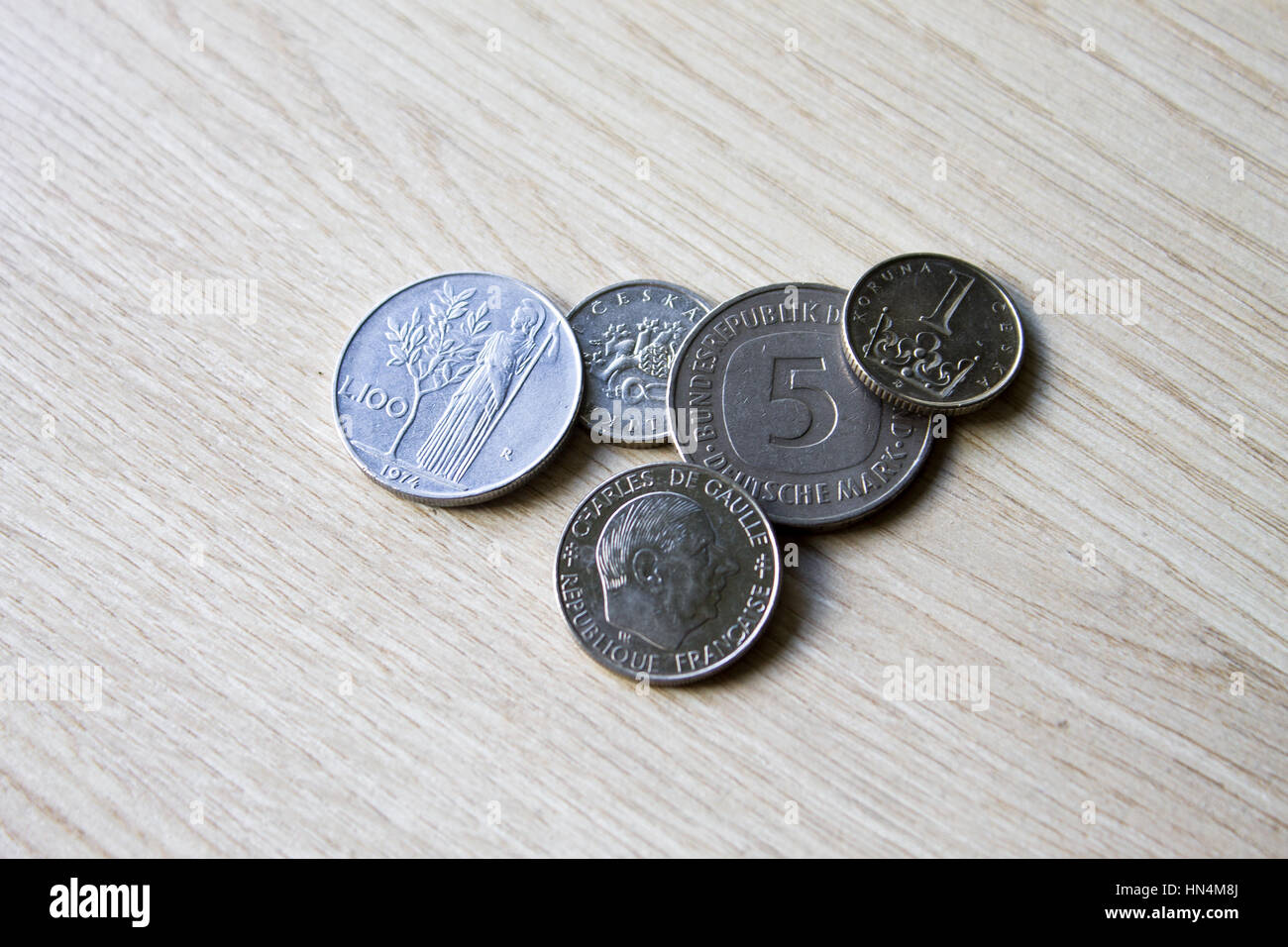 Alte Münzen, Vergleich, antiquarische Münzen der Schweiz, Deutschland, Frankreich Italien Spanien Stockfoto