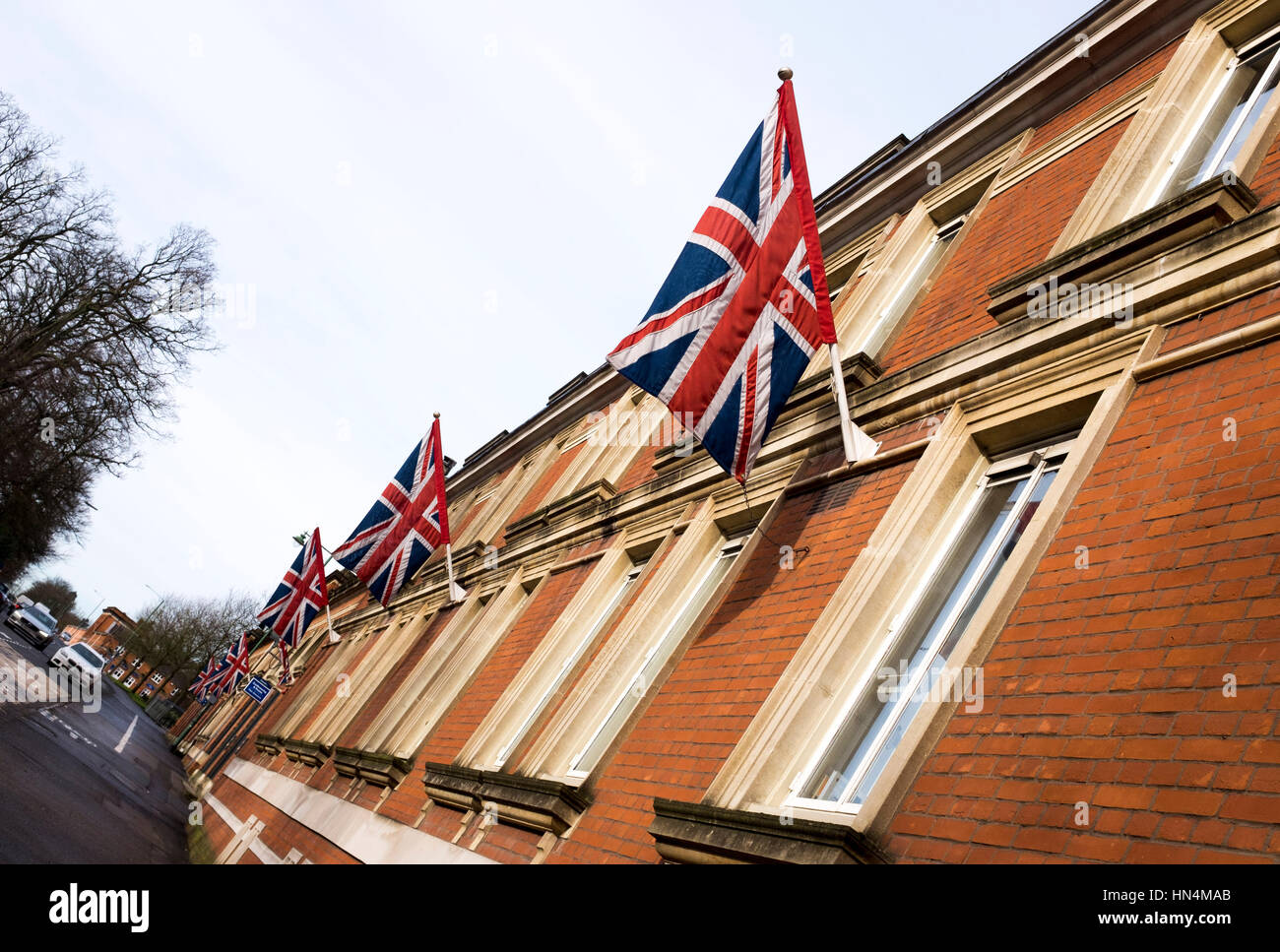 Union Flags vor der Ascot Racecourse in der britischen Grafschaft Bekshire Stockfoto