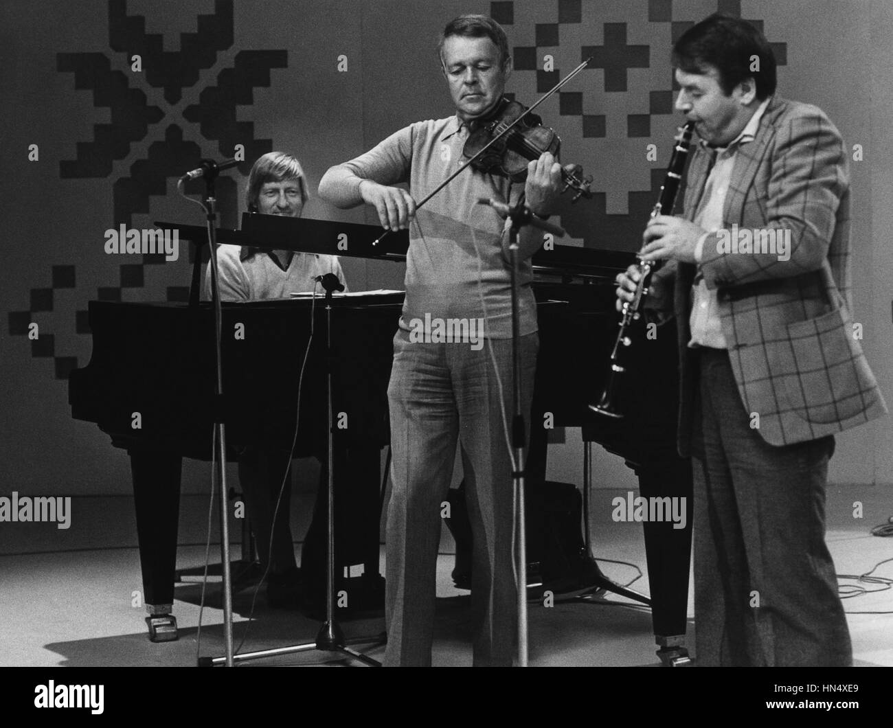 SVEND ASSMUSEN dänische legendäre Geiger zusammen mit schwedischen Putte Wickman auf der Klarinette, die TV-Show zu tun Stockfoto