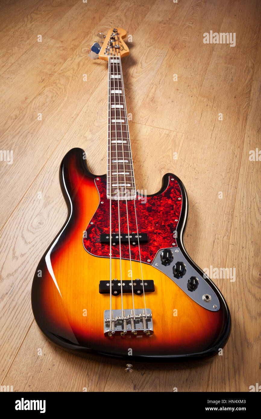 Fender bassgitarre -Fotos und -Bildmaterial in hoher Auflösung – Alamy