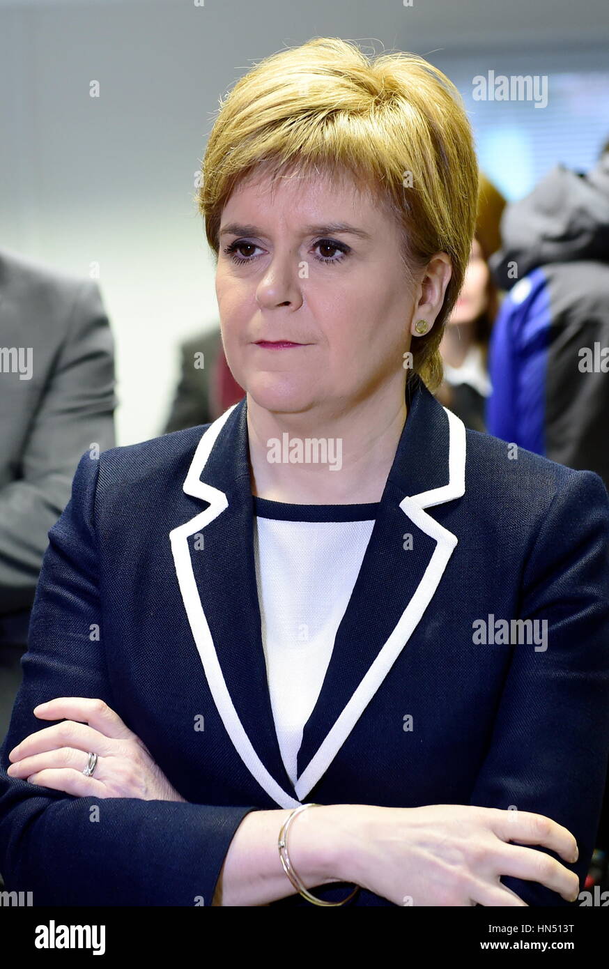 Erste Minister Nicola Sturgeon während eines Besuchs in Spatzen Training Centre, Tyrebagger, Aberdeen, wie sie einen neuen £ 5 Millionen-Fonds zur Hilfe angekündigt schottischen ansässige Firmen profitieren Sie von der Stilllegung der Nordsee Infrastruktur. Stockfoto