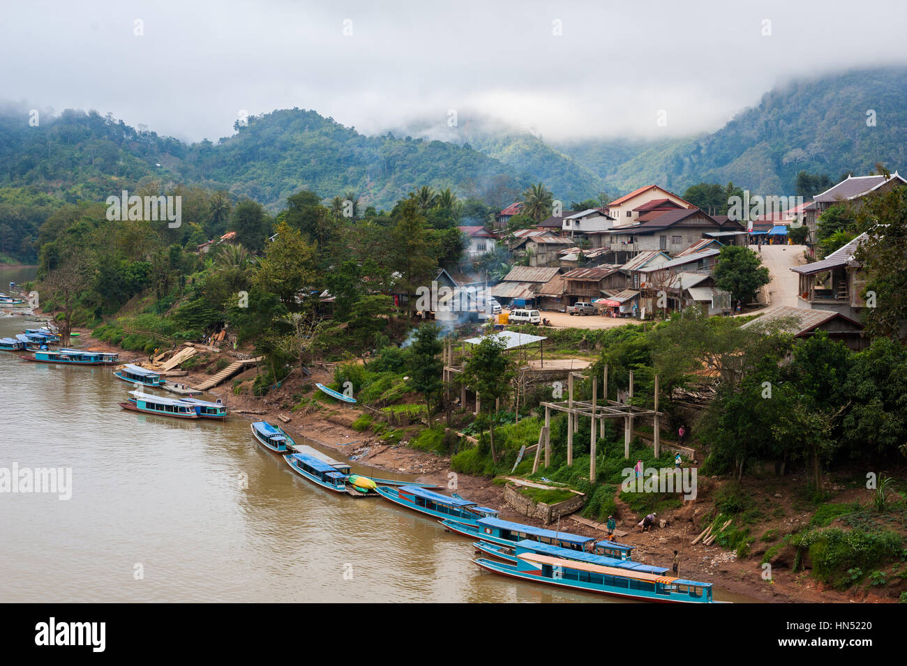 Nebligen Morgen in Nong Khiaw, Laos Stockfoto Nebligen Morgen in Nong Khiaw, Laos Stockfoto