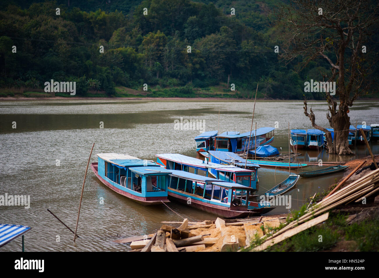 Boote am Fluss Nam Ou, Laos Stockfoto