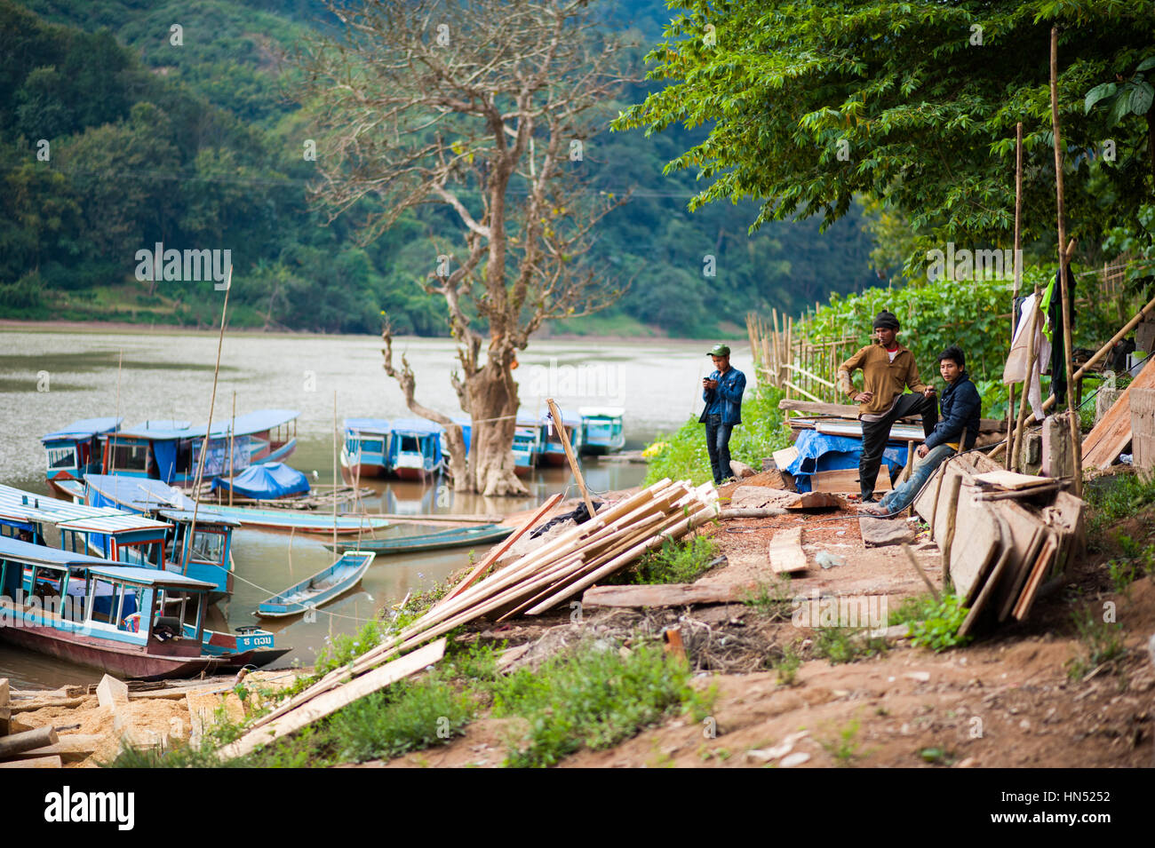 Boote am Fluss Nam Ou, Laos Stockfoto