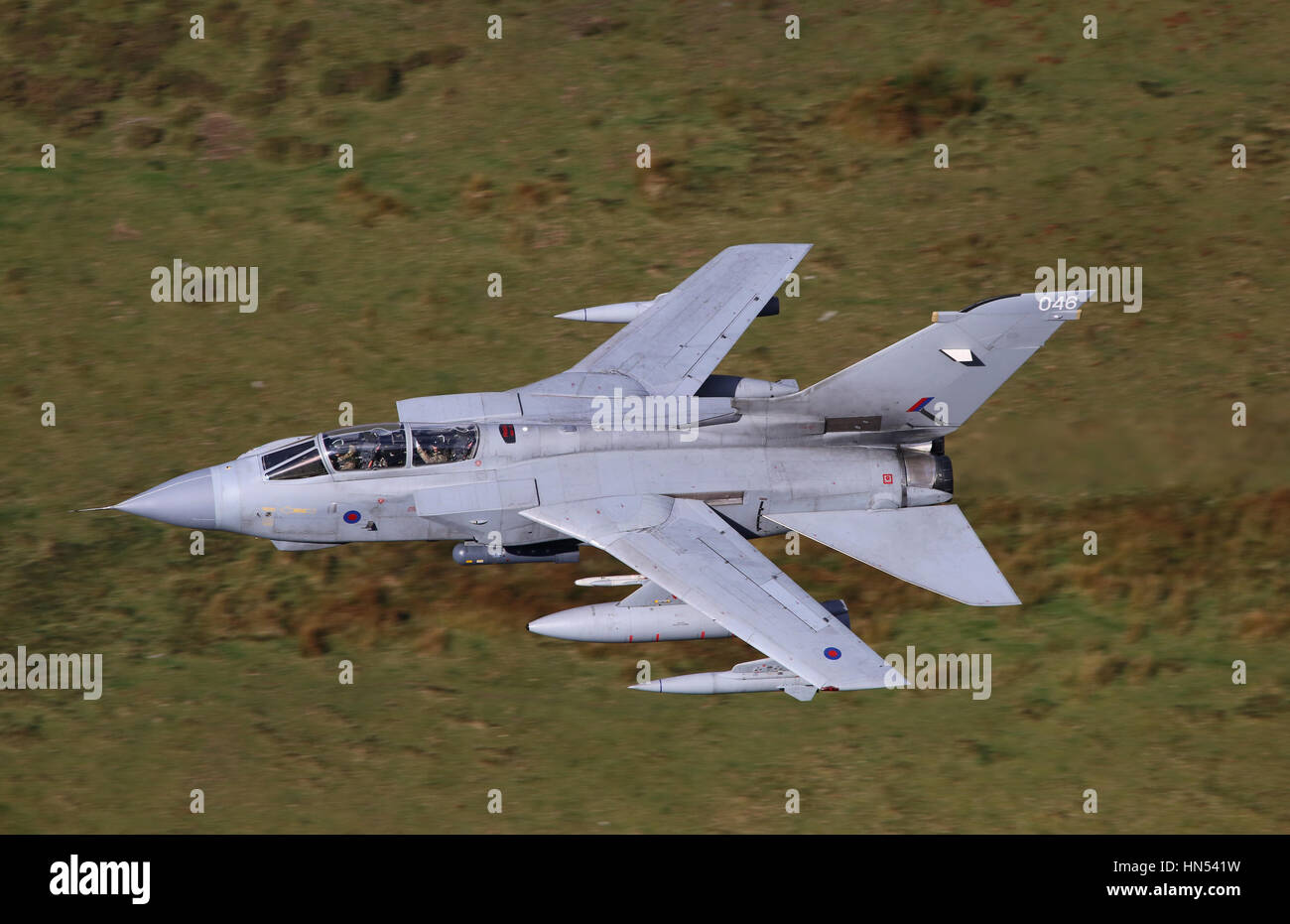 RAF Tornado GR4 Flugzeug auf einer niedrigen Ebene fliegen Übung in Wales, UK, November, 2016. Stockfoto