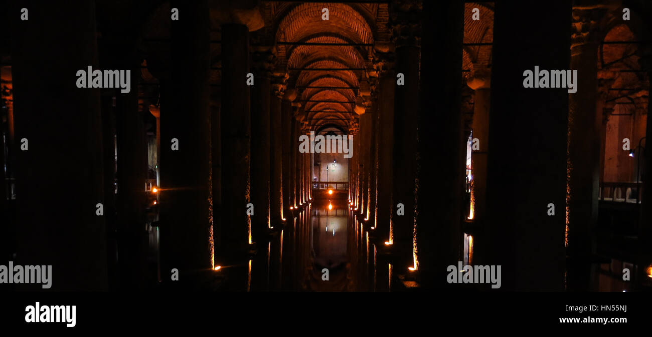 Die Basilika Zisterne - unterirdische Wasser Reservoir Build von Kaiser Justinianus im 6. Jahrhundert, Istanbul, Türkei. Die Basilika-Zisterne ist Kaiserzeit Stockfoto