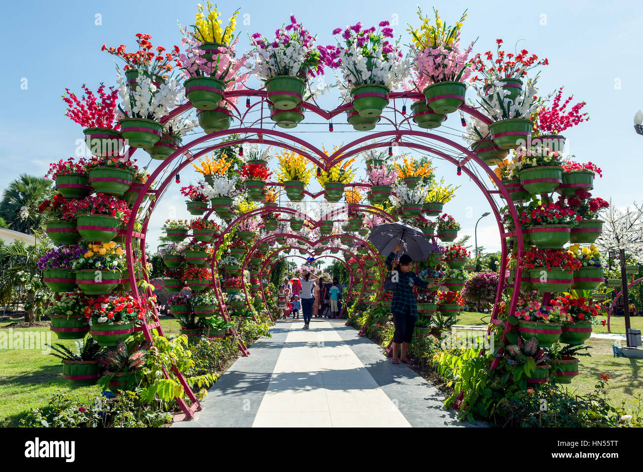 Myanmar (ex Birmanie). Kayin (Bundesstaat Karen). Um Hpa An. Die Menschen genießen es im Floral Park Stockfoto