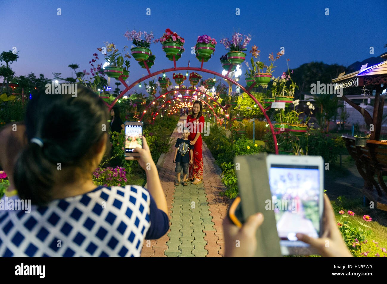 Myanmar (vormals Birmanie). Kayin Zustand (Karen). Um Hpa Jg. Floral Park Stockfoto