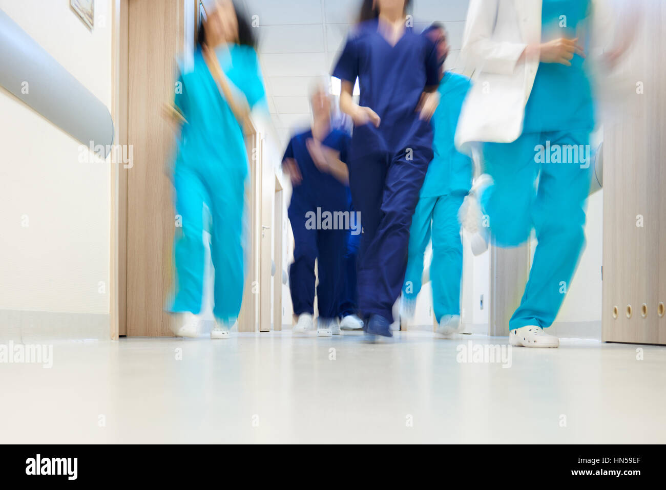 Ärzteteam in großer Eile Stockfoto