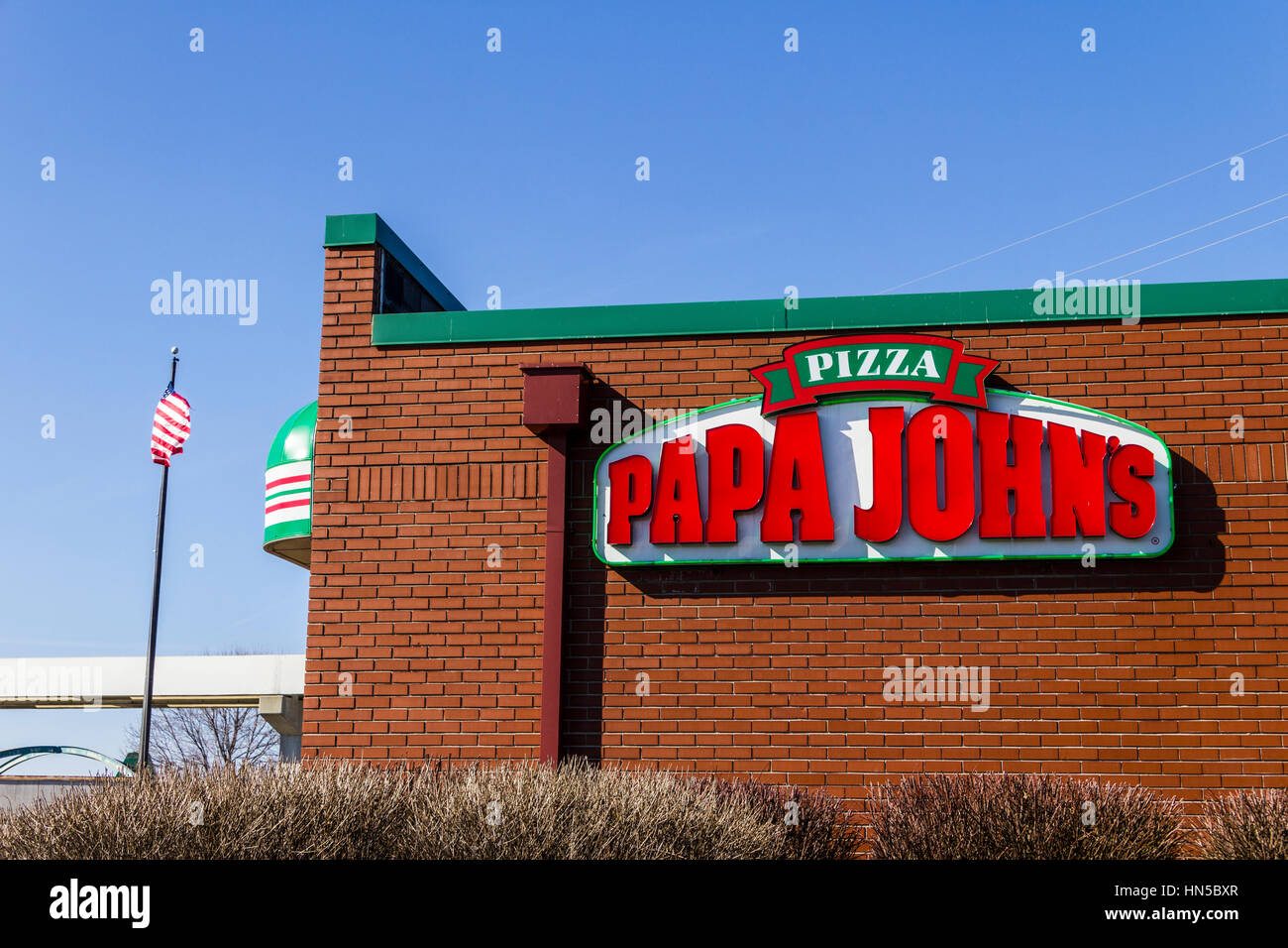 Indianapolis - ca. Februar 2017: Papa John Take-Out Pizza Restaurant. Papa John es ist die drittgrößte Take-out und Pizza Lieferung-Kette in der w Stockfoto