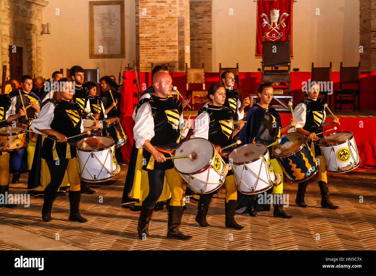 Italien Marken Urbino Festa del Duca zum Gedenken an die Krönung des Herzogs von Urbino Stockfoto