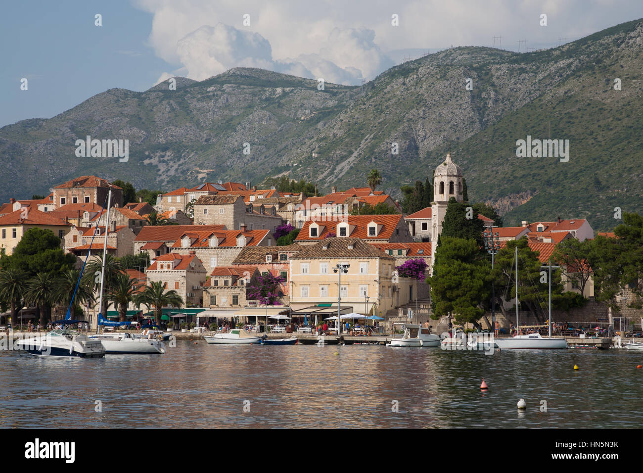 Ein Blick über die Marina in der kroatischen Stadt Cavtat Stockfoto