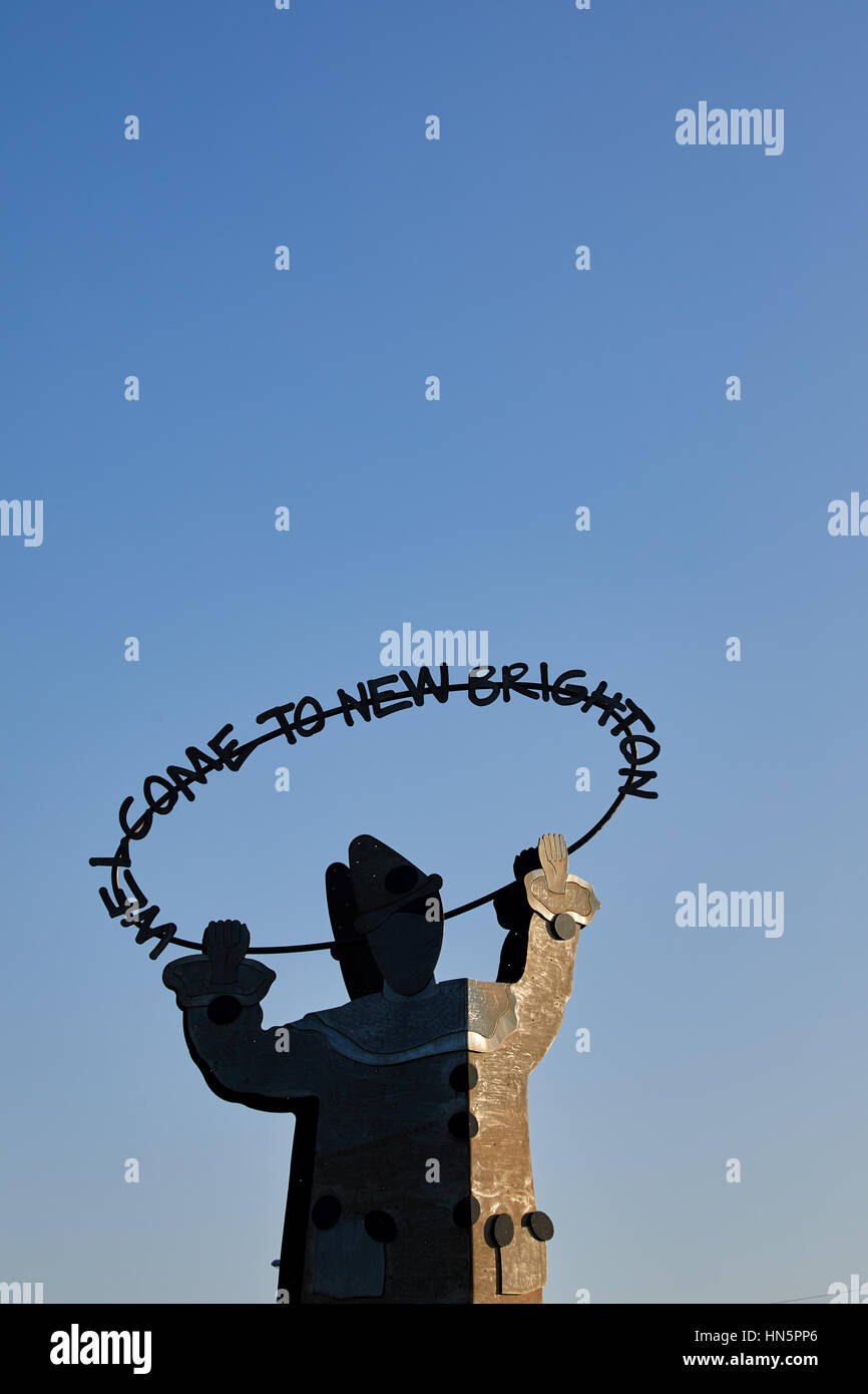 Metall-Kunst im öffentlichen Raum Statue Wahrzeichen willkommen zu Kunstwerken Clown bei New Brighton Fort Perch Rock and Marine Promenade in Wallasey, Merseyside, Wirral, Englan Stockfoto