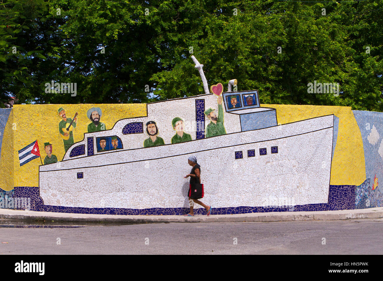 Ein Mosaik von Granma die Yacht von Fidel Castro in Kuba mit 82 Kämpfern aus Mexiko einzudringen verwendet. Jose Rodriguez Fuster hat sein Haus dekoriert Studio ein Stockfoto