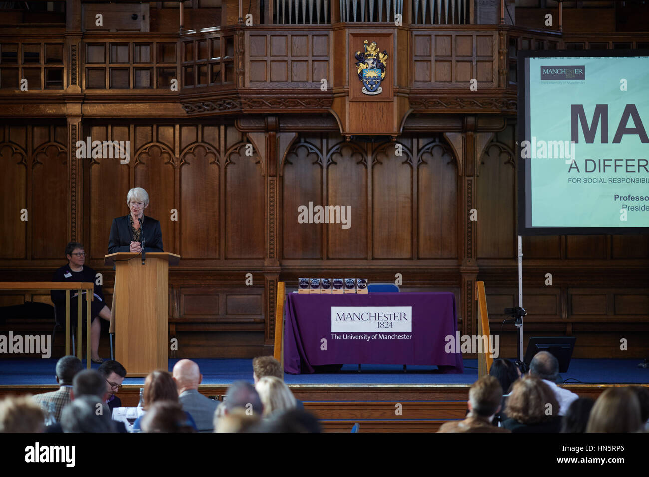 Porträt einer Rede Präsentation reden des Präsidenten und Vize-Kanzler Dame Nancy Rothwell der University of Manchester in England, UK. Stockfoto