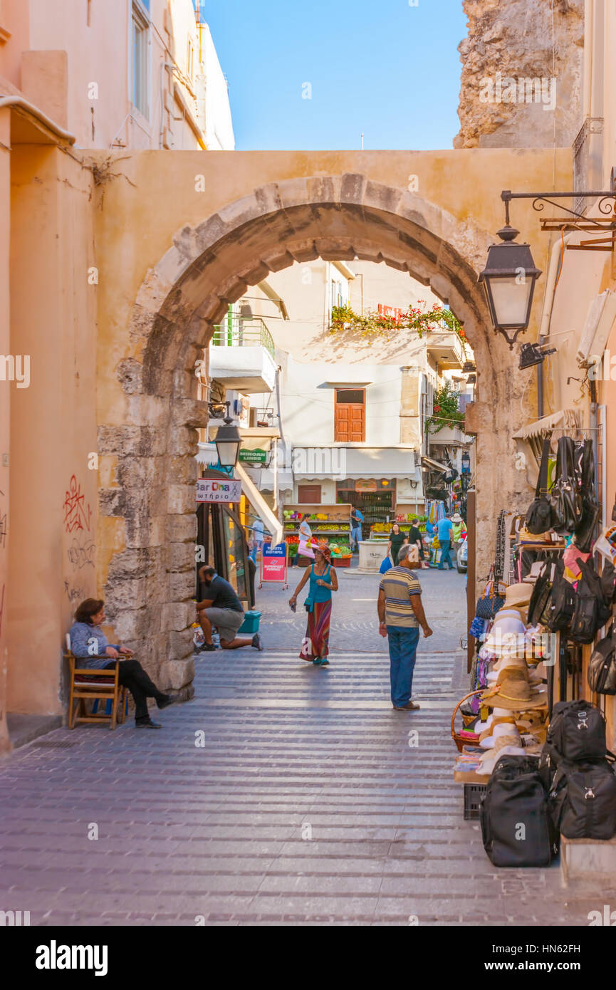 RETHYMNO, Griechenland - 15. Oktober 2013: Die Ruinen von Guora Gates der restliche Teil der venezianischen Festung im Mittelalter, am 15. Oktober in Rethym Stockfoto