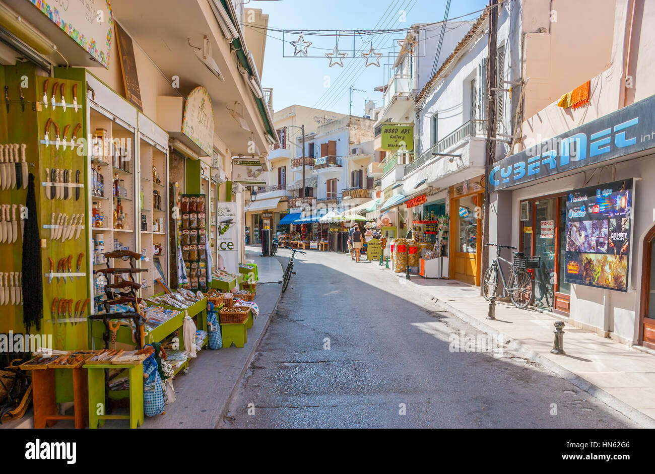 RETHYMNO, Griechenland - 15. Oktober 2013: Souvenir-Shops von Rethymno bieten einzigartige kretischen Souvenirs, am 15. Oktober in Rethymno Stockfoto
