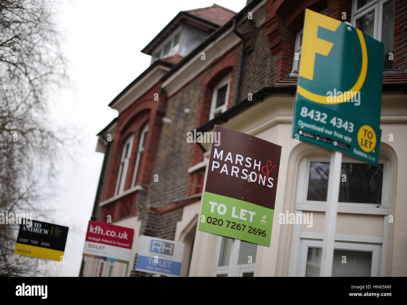 Eine Reihe von lassen Sie Immobilienmakler Zeichen platziert außerhalb Häuser im Norden von London. PRESSEVERBAND Foto. Bild Datum: Mittwoch, 8. Februar 2017. Bildnachweis sollte lauten: Yui Mok/PA Wire Stockfoto
