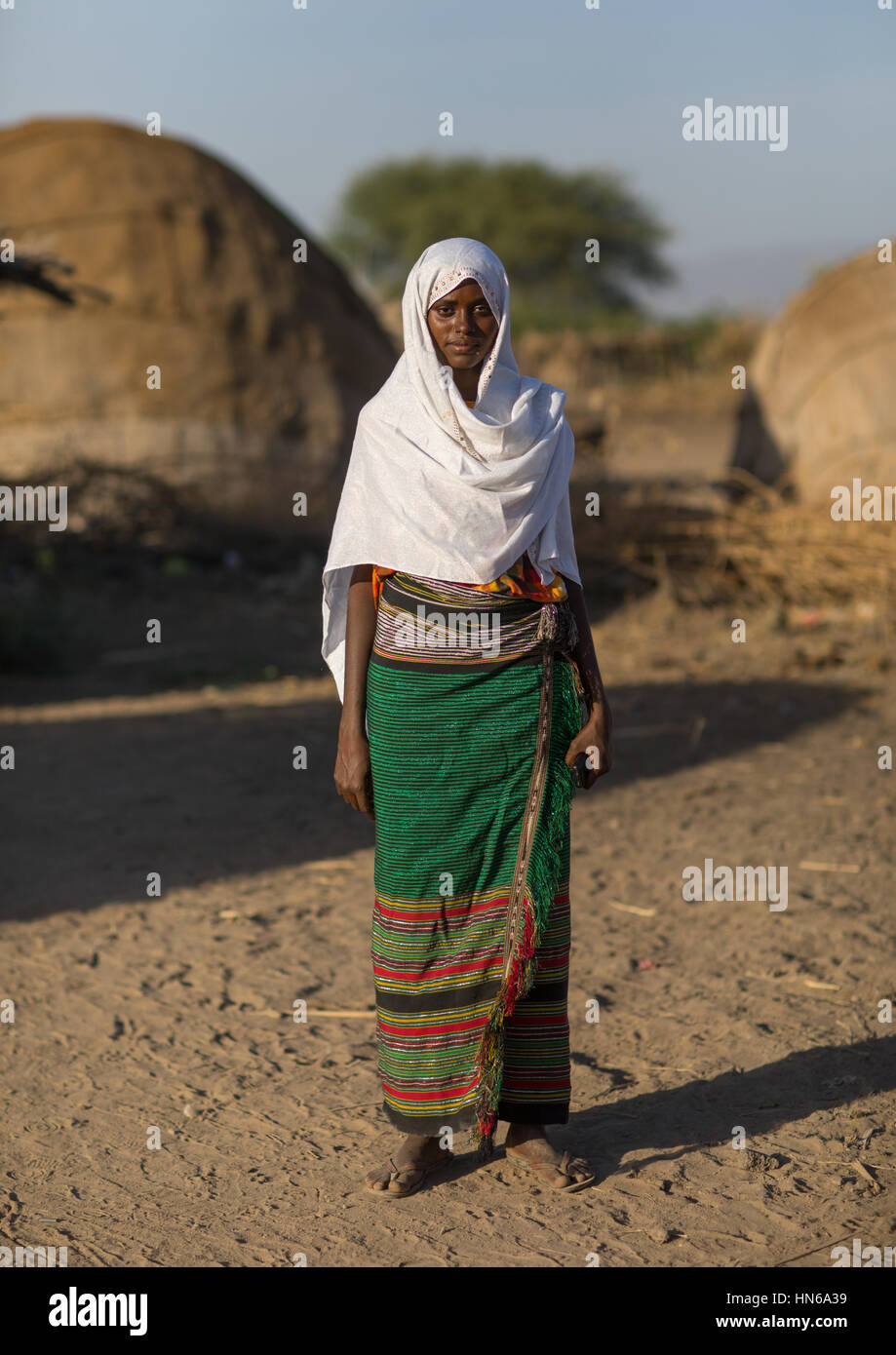 Porträt einer Afar-Stamm-Frau mit einem weißen Schleier, Afar-Region, Afambo, Äthiopien Stockfoto