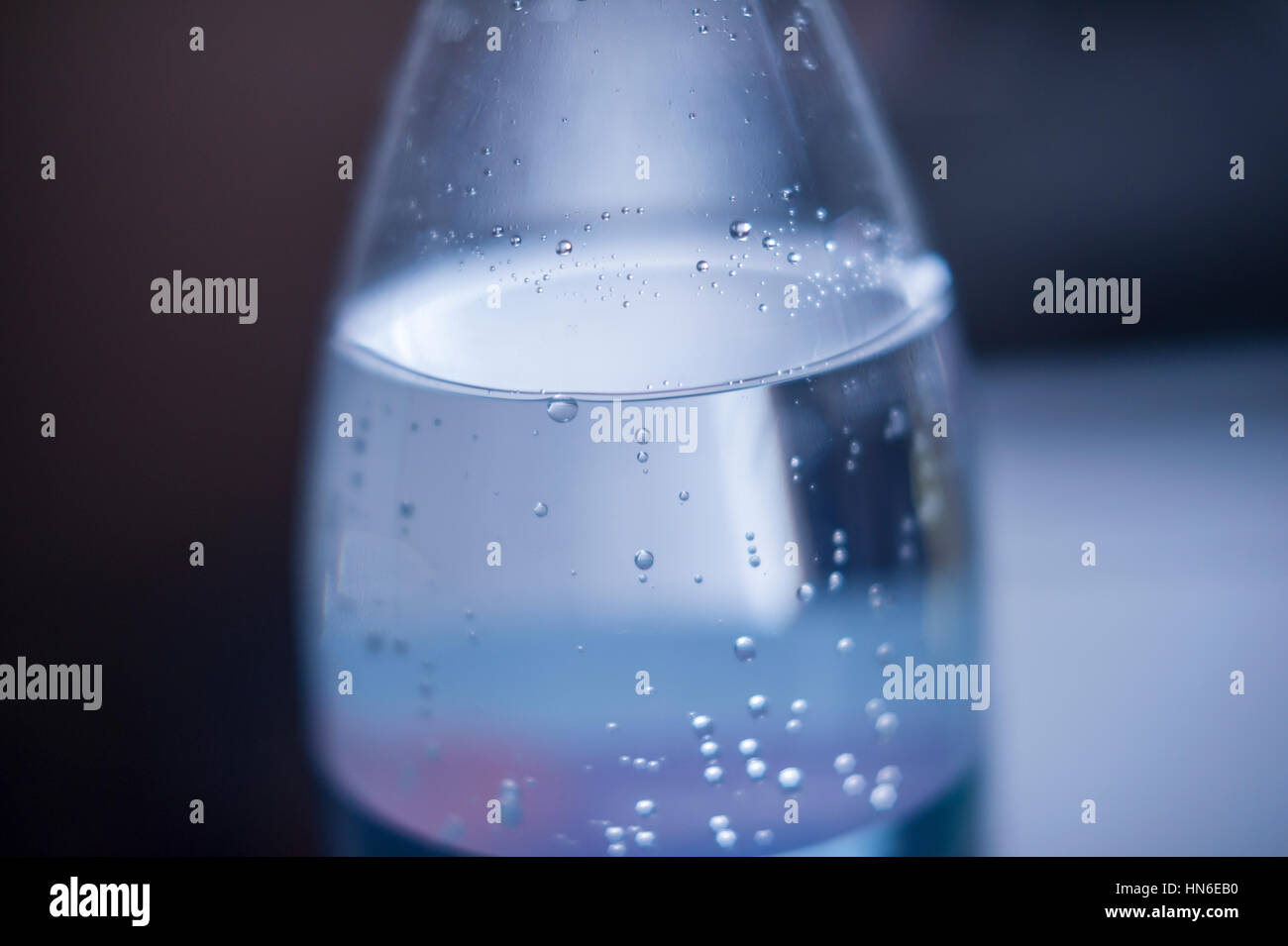 Eine Flasche stilles Wasser am Sonntag, 5. Februar 2017 in New York. (© Richard B. Levine) Stockfoto