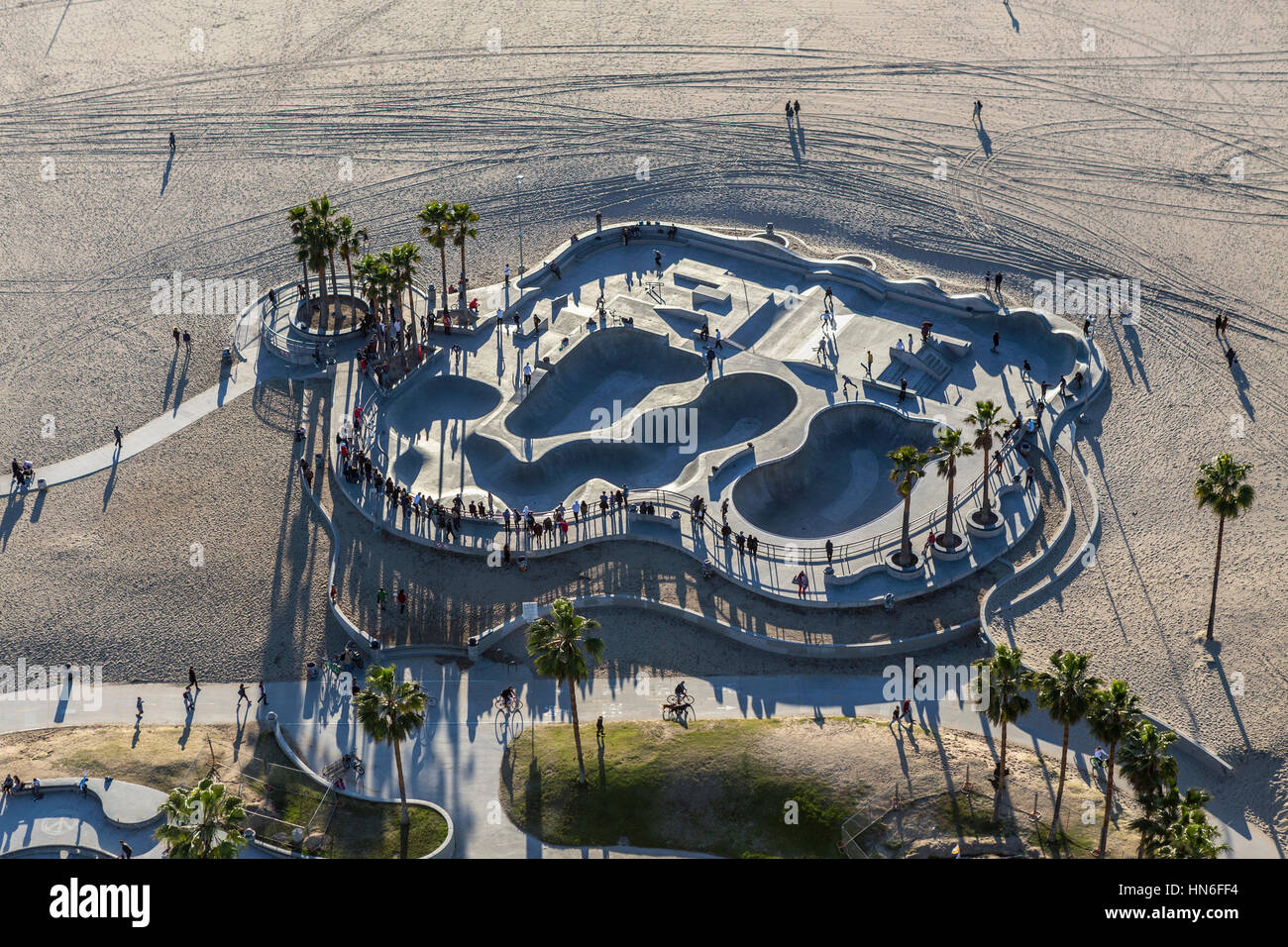 Los Angeles, Kalifornien, USA - 17. Dezember 2016: Aerial Venedig Strand Skateboard-Park in Süd-Kalifornien. Stockfoto