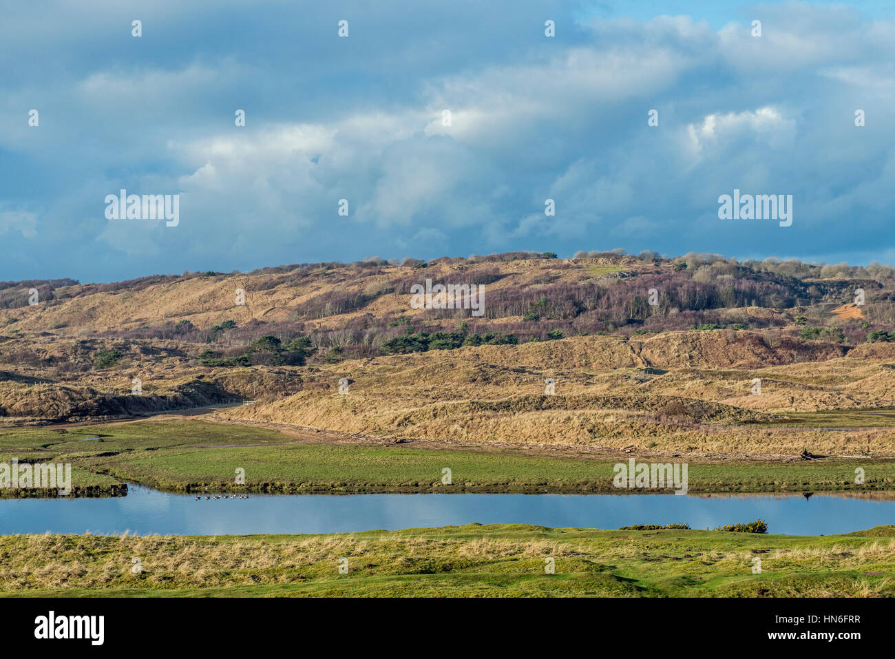 Der Fluss Ogmore vorbei die Merthyr Mawr Sanddünen an der Küste von Glamorgan, Südwales Stockfoto