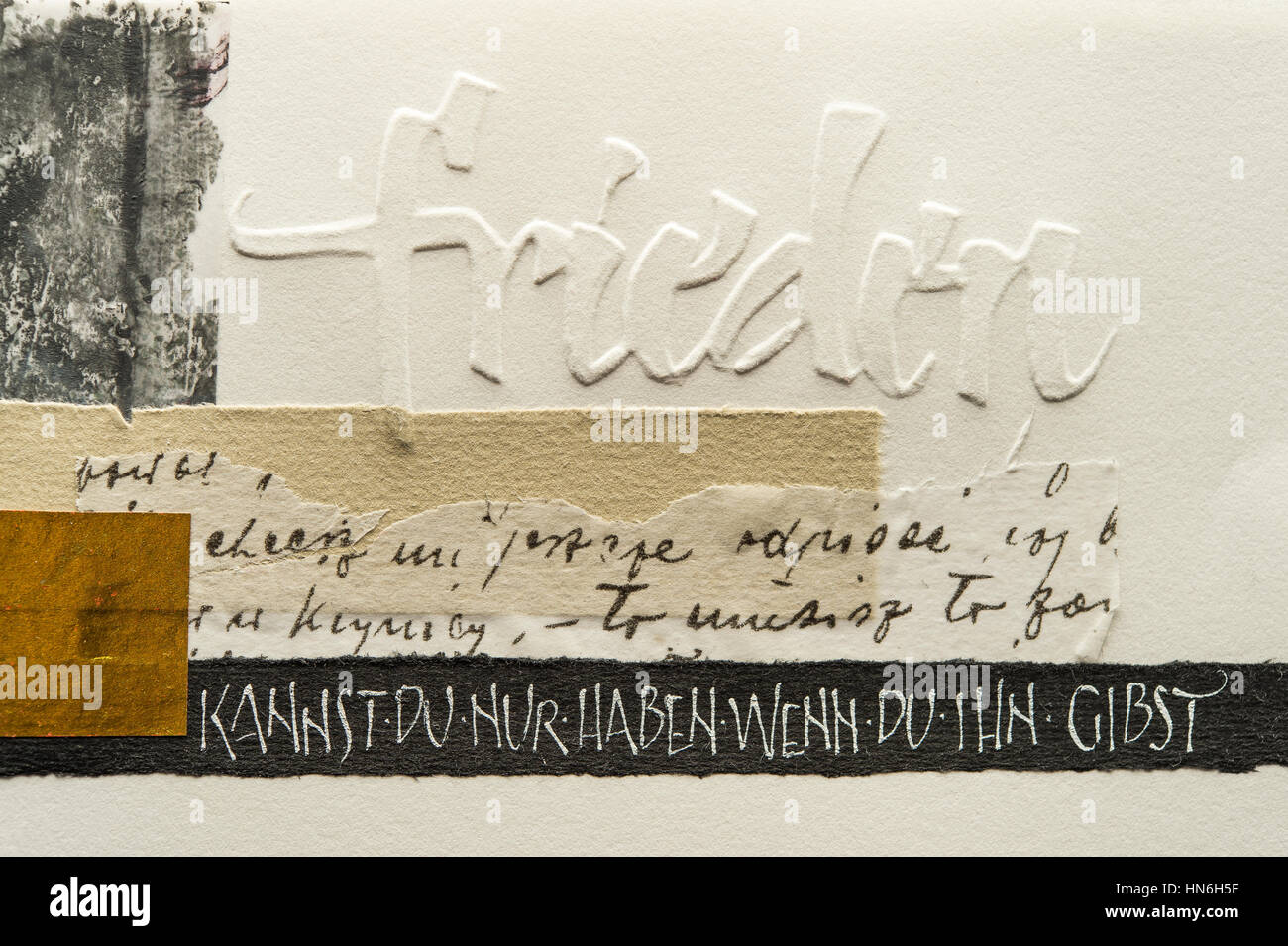 Kalligraphie-Studio, Karte mit Schrift, Collage, Hand Abdrücke, Seebruck, Oberbayern, Deutschland Stockfoto