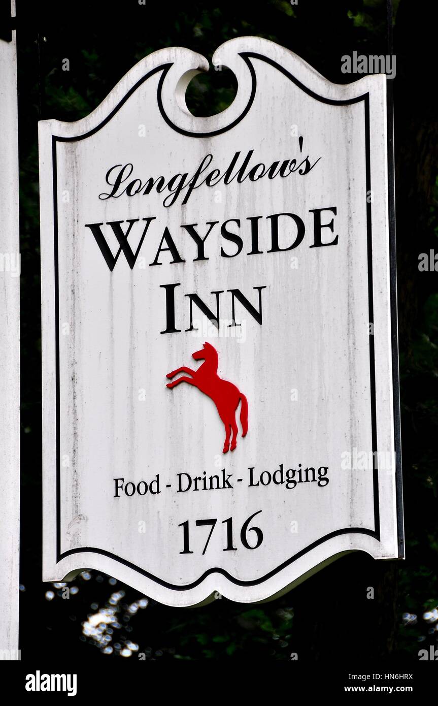Sudbury, Massachusetts - 9. Juli 2013: Schild an der historischen 1716 Longfellow Wayside Inn Stockfoto