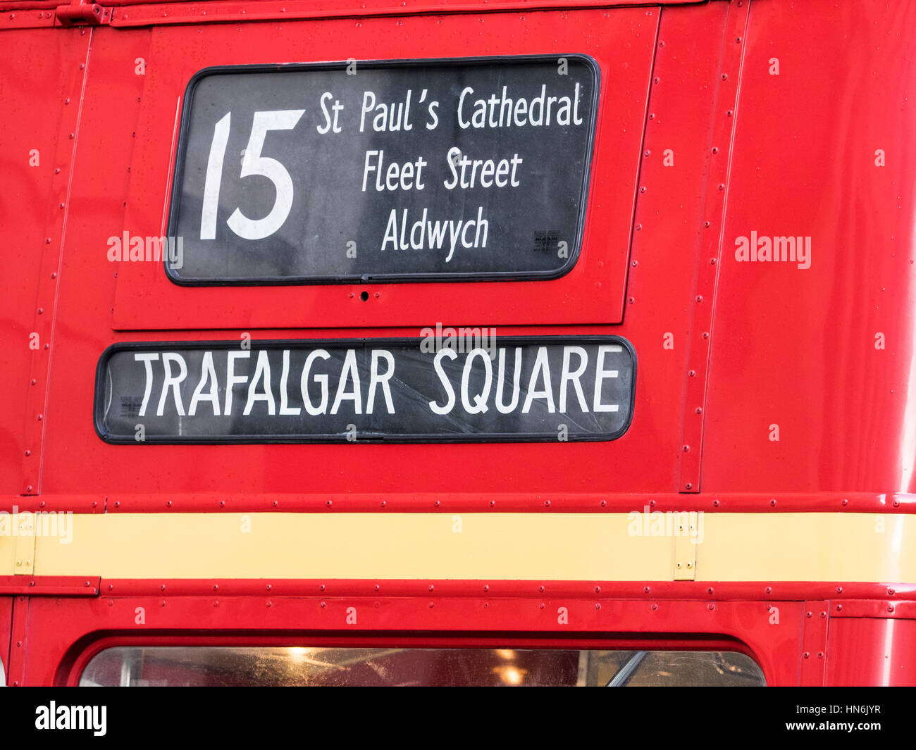 Die Anzahl und Ziel Boards auf einem Erbe London Routemaster bus Stockfoto