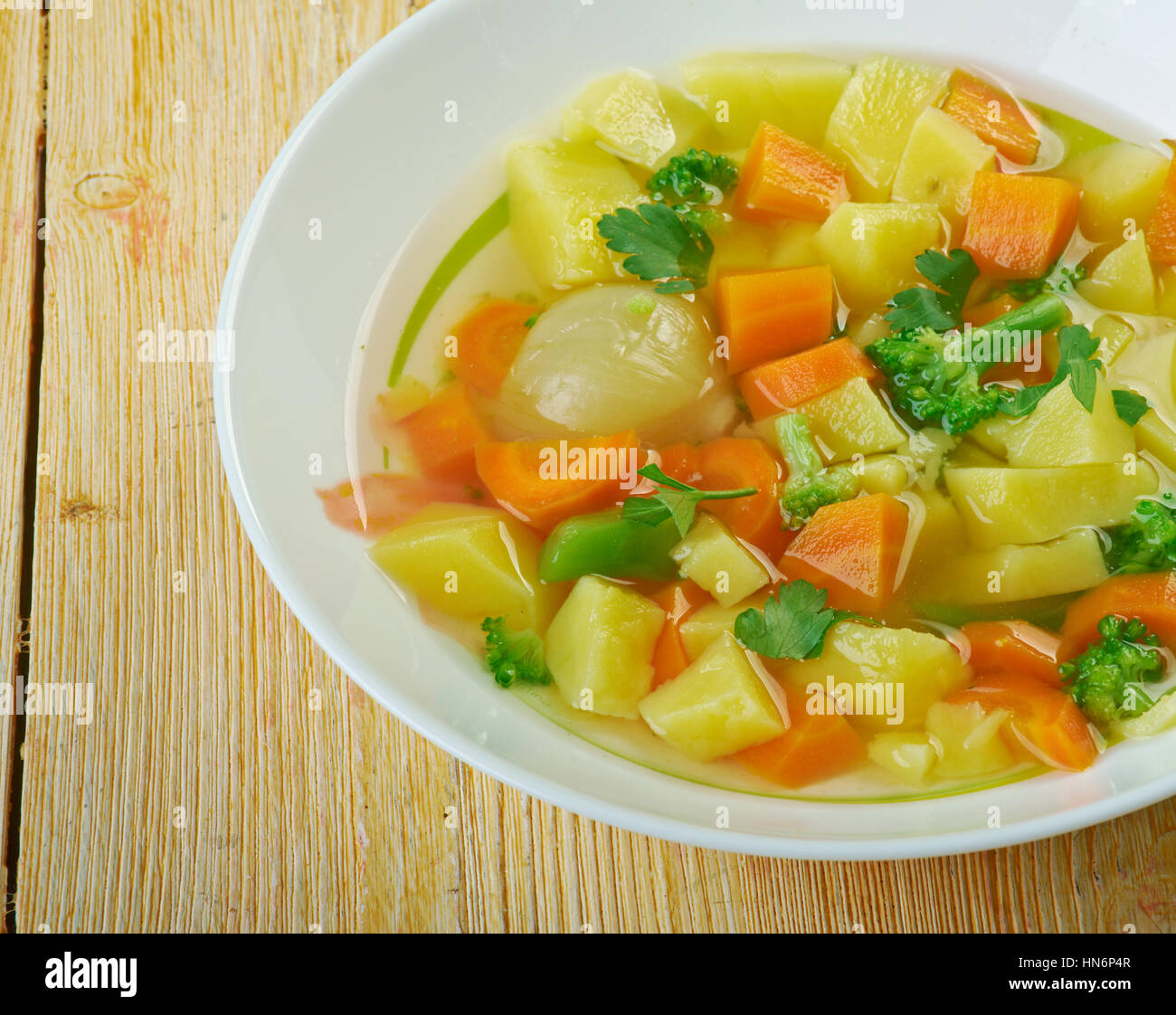 Traditionelle finnische Gemüse Suppe - Sommer Suppe Lohikeitto Stockfoto