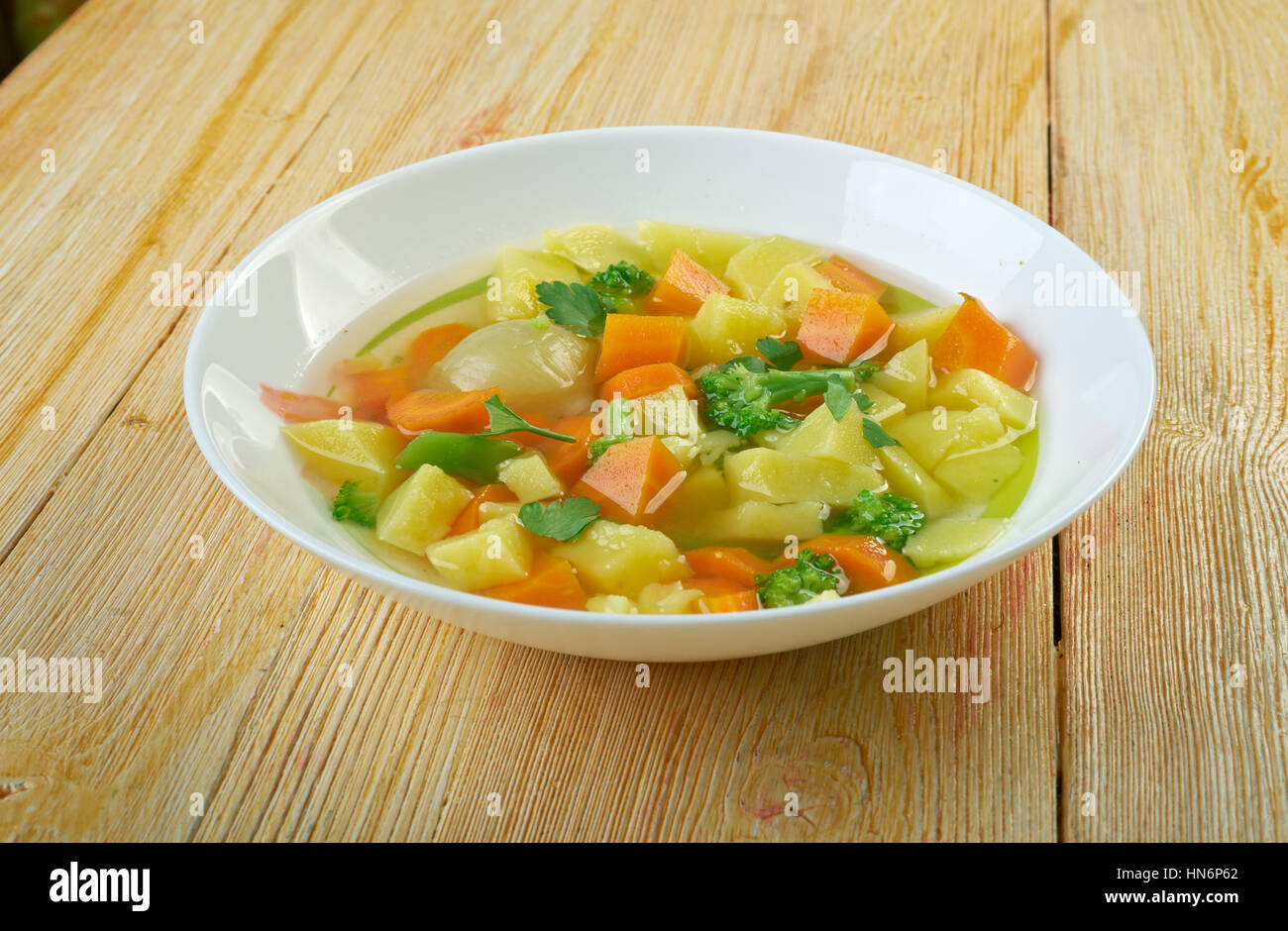 Traditionelle finnische Gemüse Suppe - Sommer Suppe Lohikeitto Stockfoto
