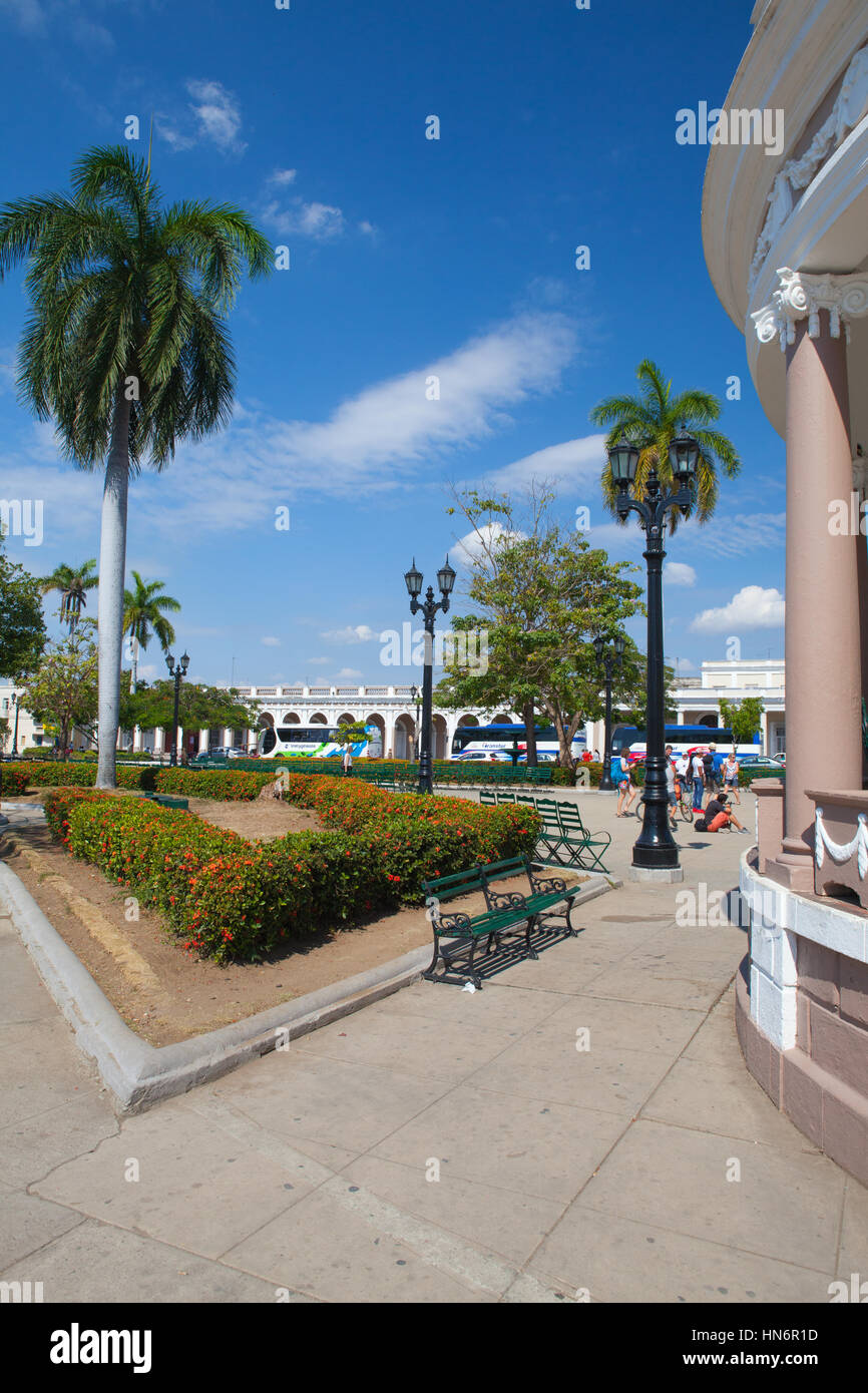 Cienfuegos, Kuba - 28. Januar 2017: Jose Marti Park, die wichtigsten Platz von Cienfuegos (UNESCO Weltkulturerbe), Kuba. Cienfuegos, Hauptstadt von Cienfuegos Stockfoto
