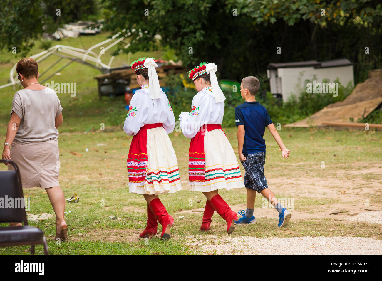 Silver Spring, Vereinigte Staaten - 17. September 2016: Ukraina School of Dance Ensemble Teenager aus Toronto, Kanada, gekleidet in traditionellen rot bestickt Ukrainisch Stockfoto