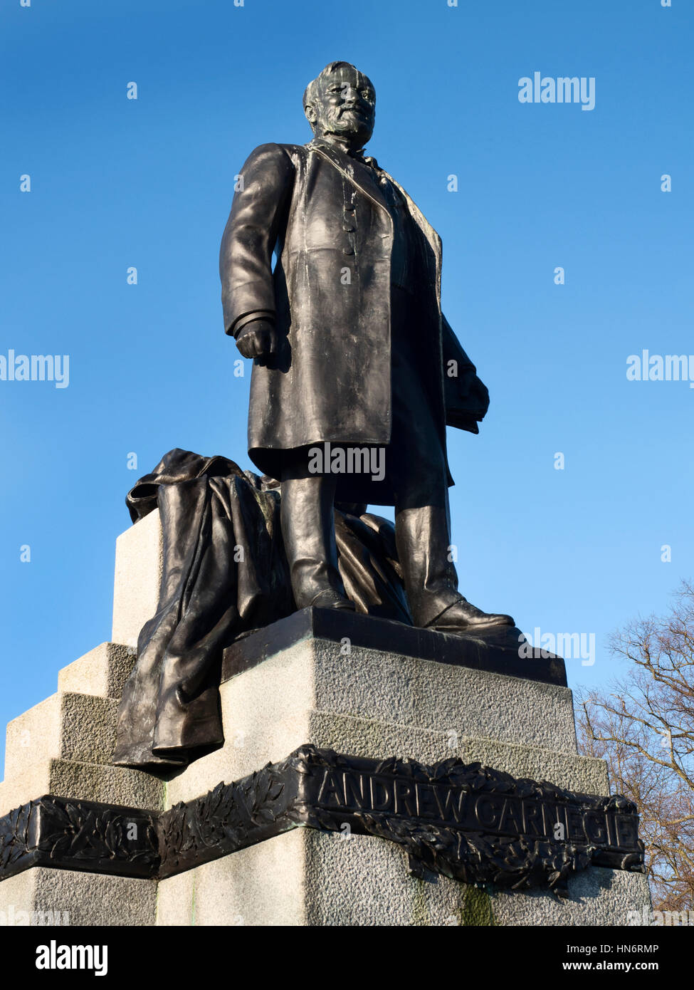 Denkmal für schottische amerikanischen industriellen Andrew Carnegie im Pittencrieff Park Dunfermline Fife Schottland Stockfoto