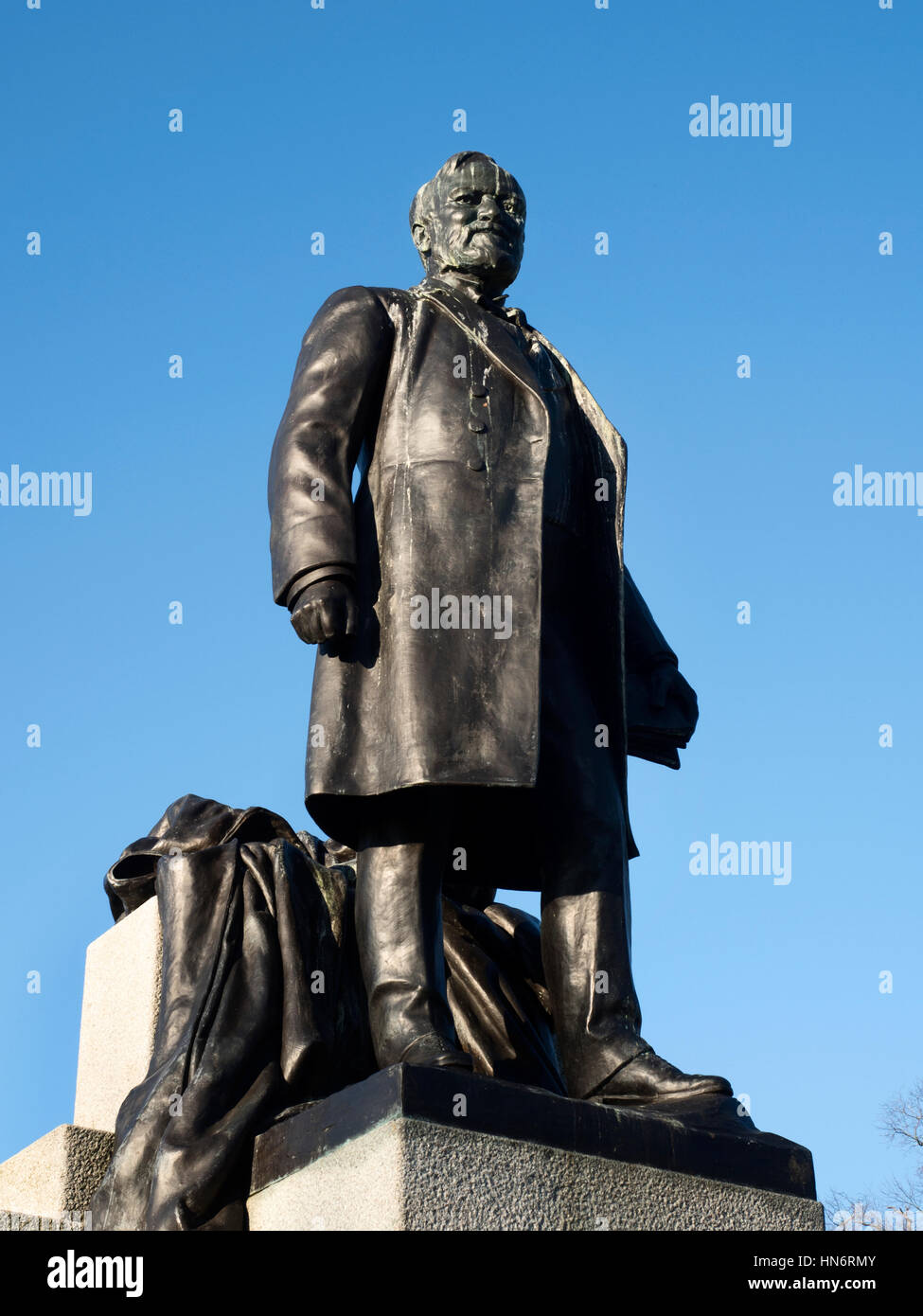 Denkmal für schottische amerikanischen industriellen Andrew Carnegie im Pittencrieff Park Dunfermline Fife Schottland Stockfoto