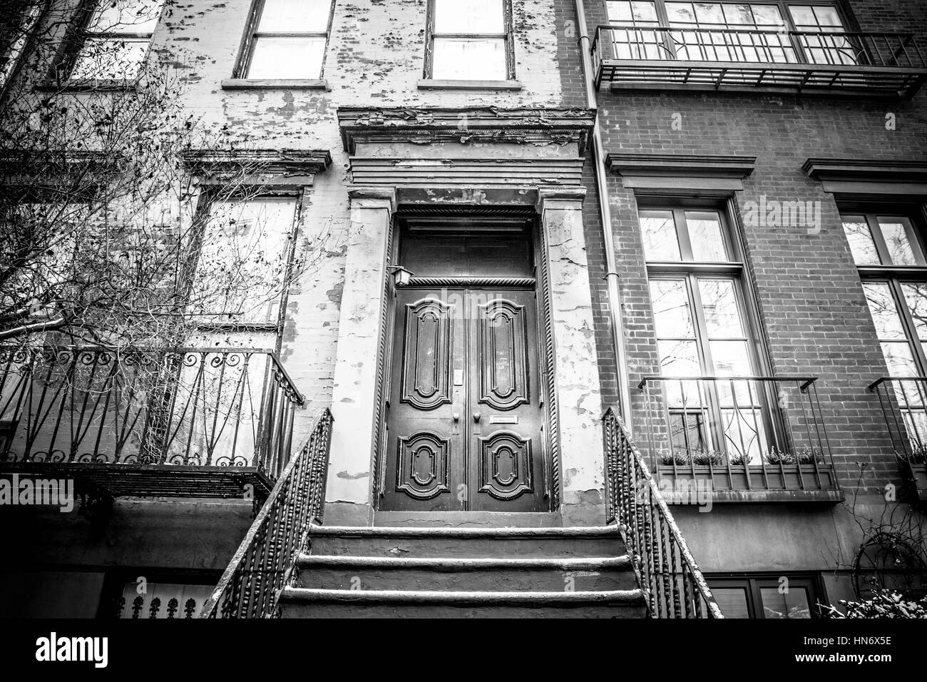 Typische Eingangstür in einem New Yorker Apartmenthaus Heim Stockfoto