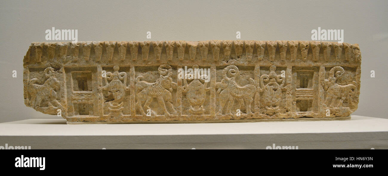 Architektur-Element. Qaryat al-Faw. 1. Jahrhundert BCE. Kalkstein. Abteilung für Archäologie, König-Saud-Universität, Riyadh. Saudi-Arabien. Stockfoto