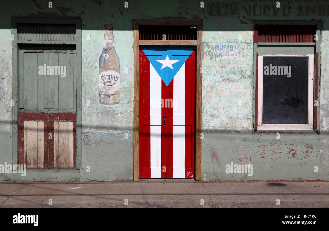 Lackierte Tür, Straßenszene, Puerto-Ricanischen Flagge, Jayuya, Puerto Rico Stockfoto