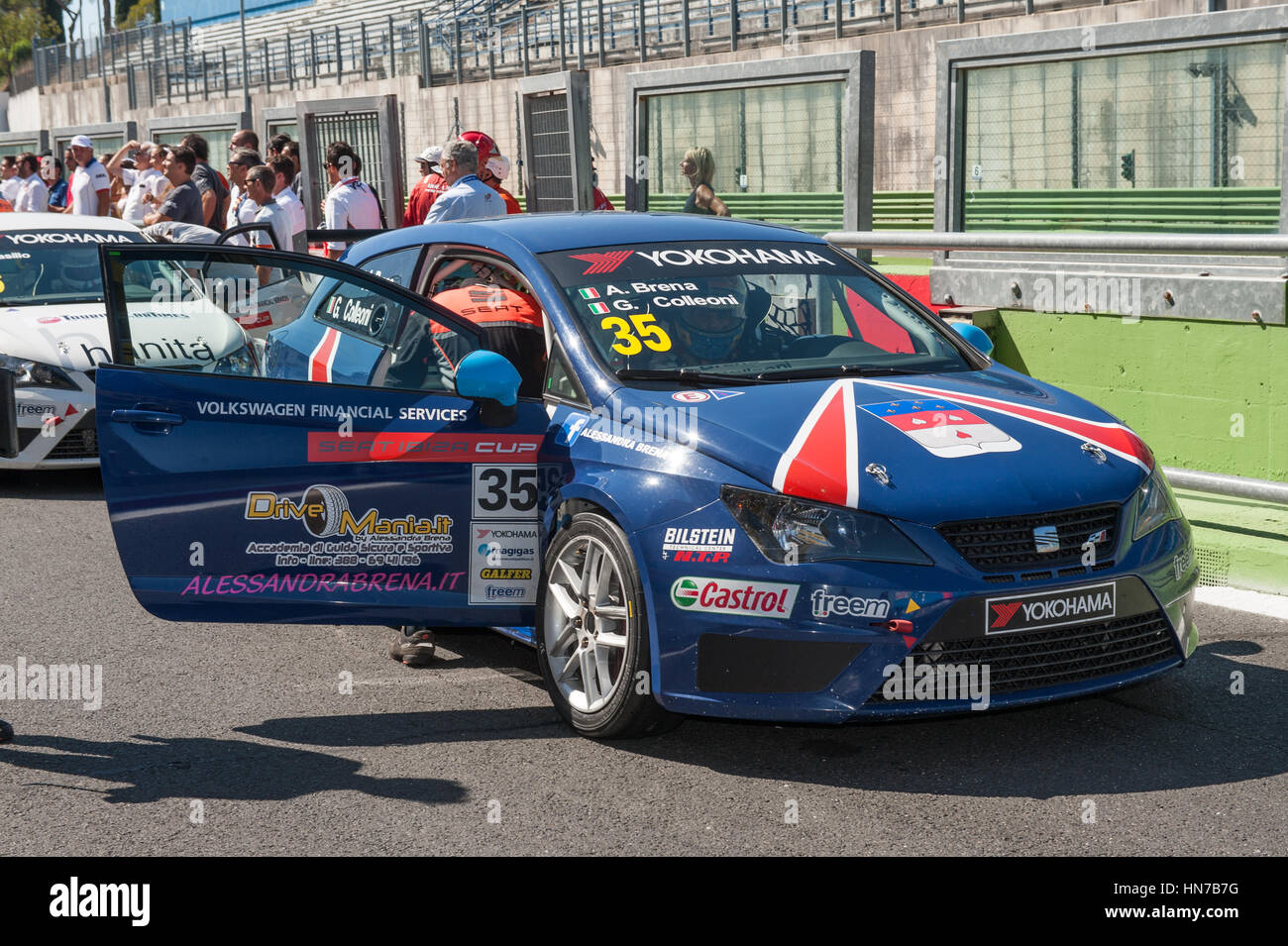 Vallelunga, Rom, Italien. 4. September 2016. Seat Ibiza italienischen Cup: Fahrer Alessandra Brena in der Boxengasse vor Rennen Stockfoto