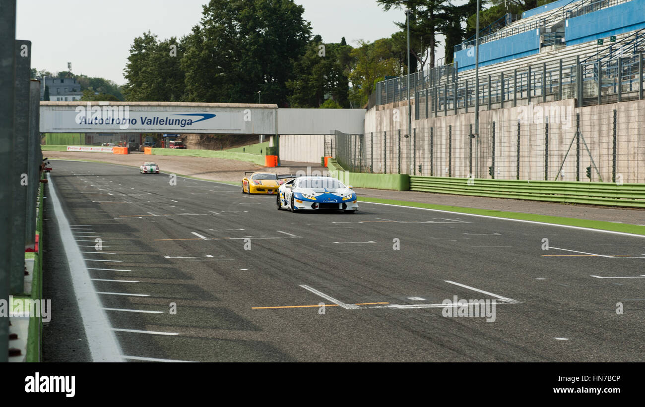 Vallelunga, Rom, Italien. 10. September 2016. Touring Car Championship Autos auf gerader Linie Stockfoto