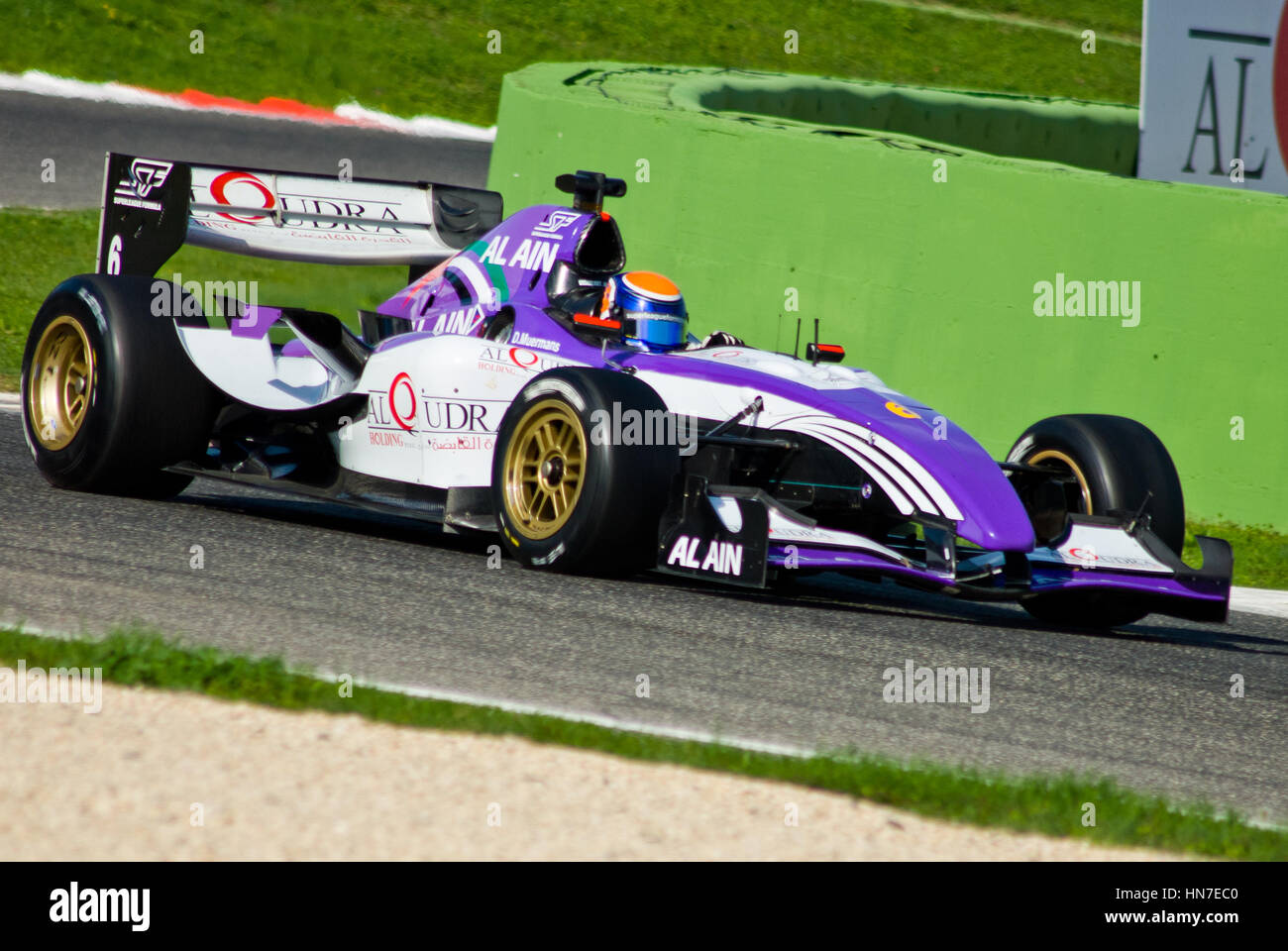 VALLELUNGA CIRCUIT, ROM, ITALIEN - 2. NOVEMBER 2008. Superleague Formula, Autos auf der Strecke während der Rennen 1 Stockfoto