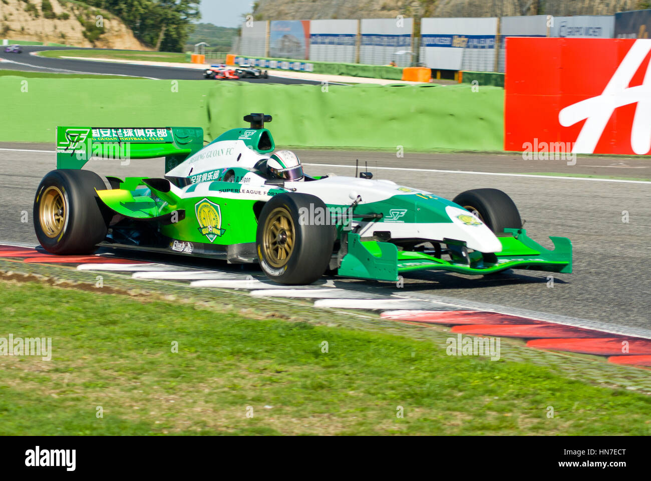 VALLELUNGA CIRCUIT, ROM, ITALIEN - 2. NOVEMBER 2008. Superleague Formula, Autos auf der Strecke während der Rennen 1 Stockfoto